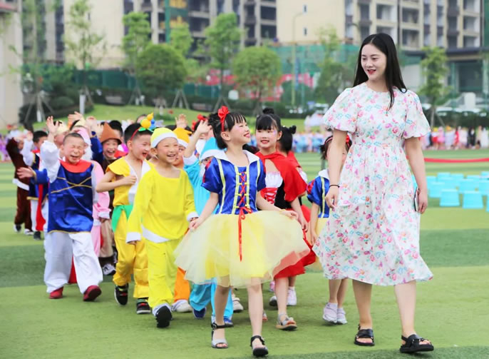 在東辰，做一個(gè)快樂(lè)的小孩 | 東辰教育祝大家六一快樂(lè)！